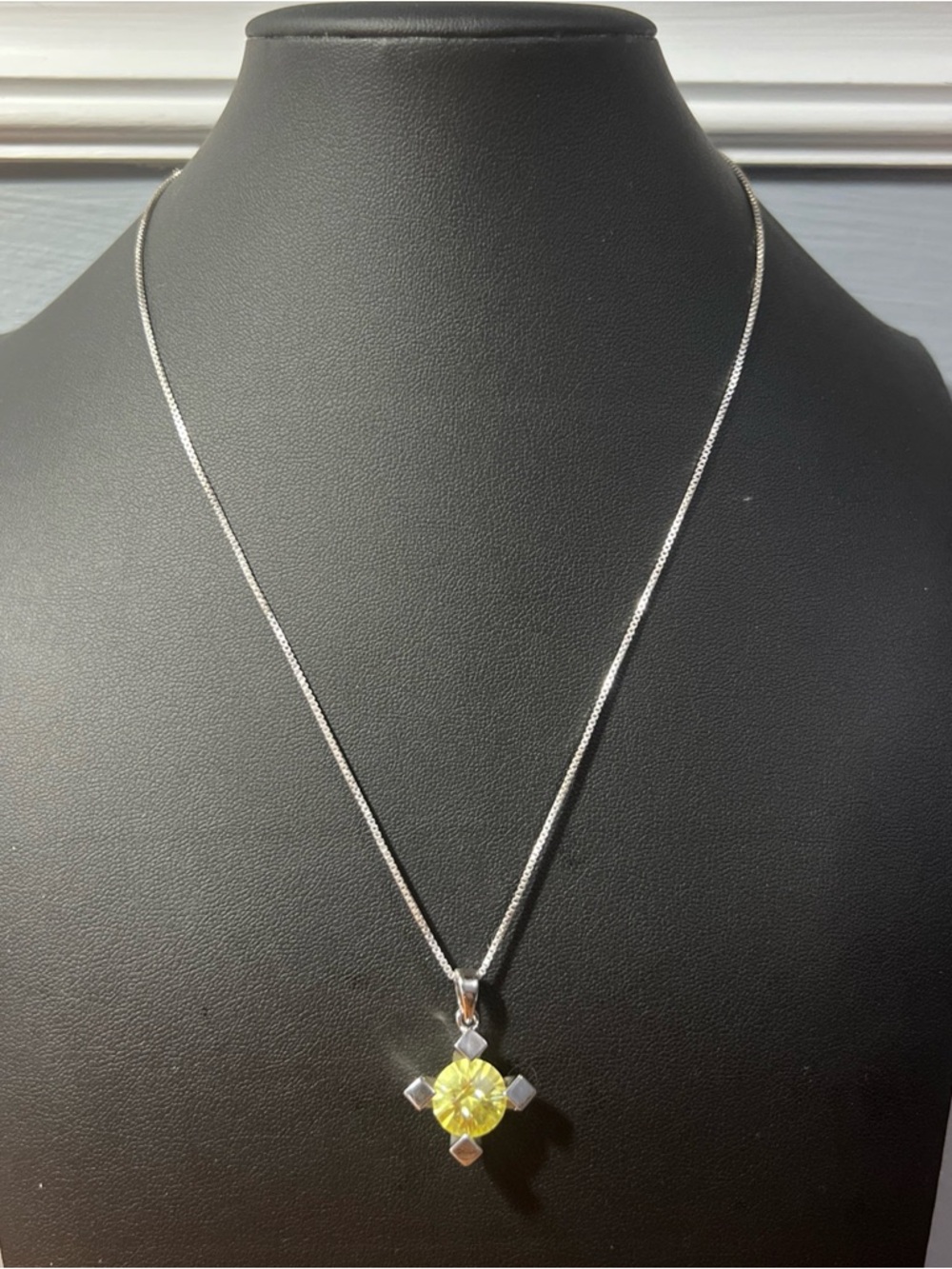 .925 Sterling Silver 18" Necklace Bright Yellow lemon Lime Quartz .925 Pendant
